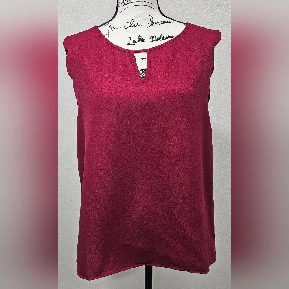 EMERY ROSE Solid Scallop Trim Sleeveless Polyester Blouse Burgundy Size XL NWT